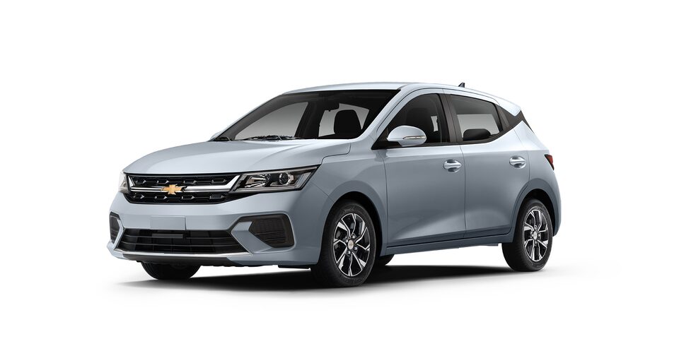Nuevo compacto 4 puertas Chevrolet Aveo Hatchback 2025 en color plata