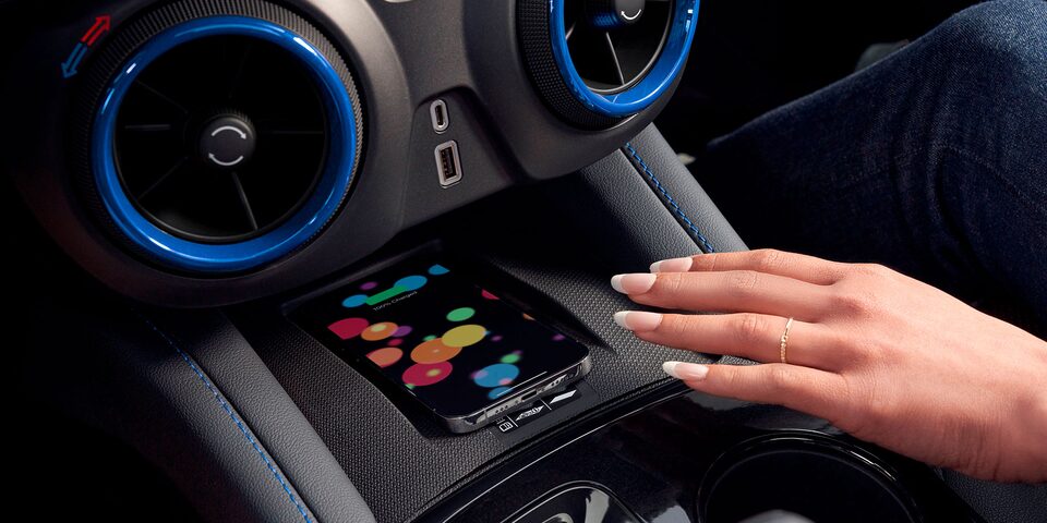 Cargador inalámbrico para smartphone de Chevrolet Blazer 2023, camioneta mediana