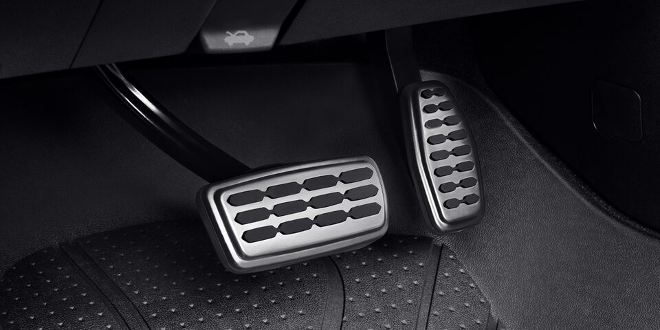 Cubierta de pedal deportiva para tu Chevrolet Silverado Turbo 2025